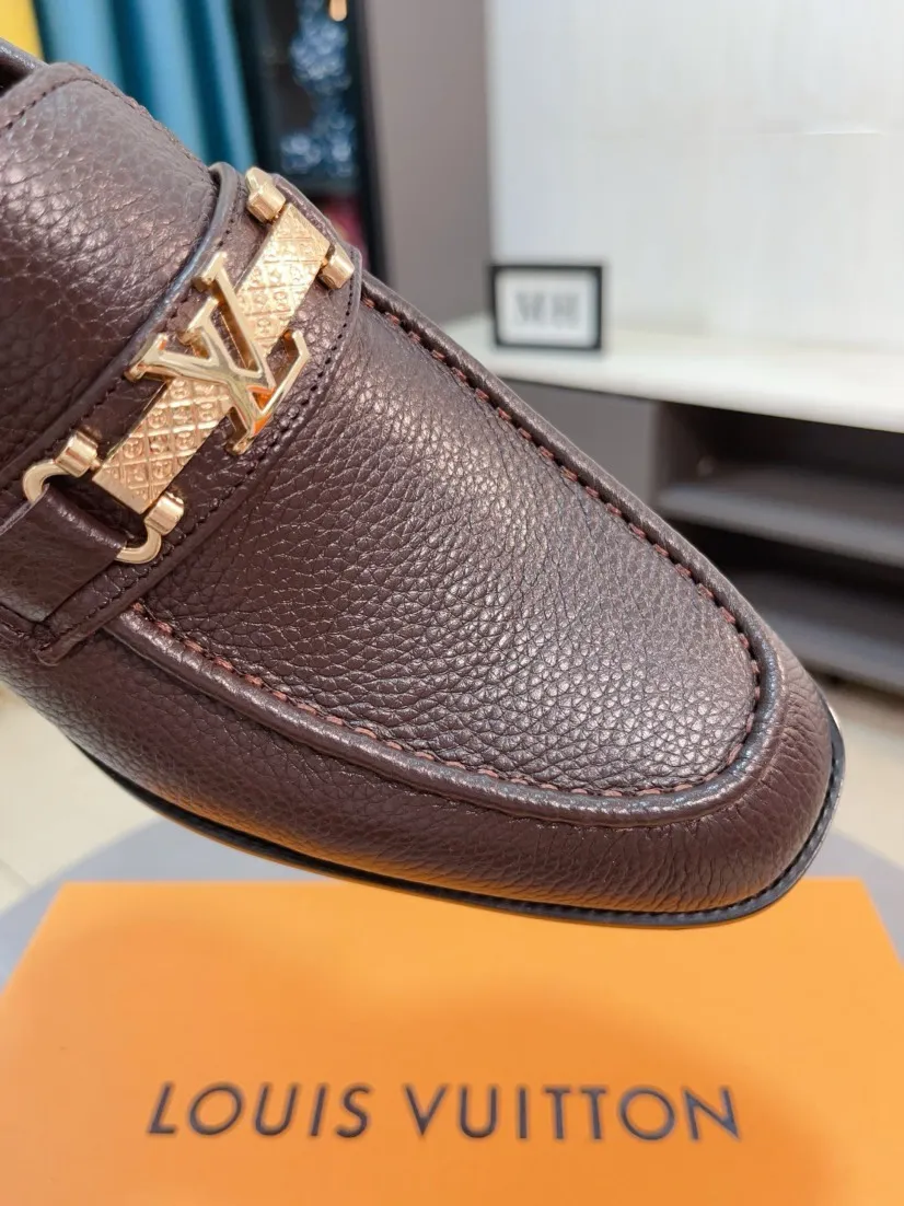Men's Men's Shoes 💰480🌹🌹Niuli [LV] Louis Vuitton's new open-edge pigskin shoes are the most popular classic. Synchronized with the official website, the upper adopts Italian imported upper embossing➕comfortable cowhide lining, fashionable atmosphere, unique brand and unique craftsmanship. Highlighting the hot style of the new year. Stop hesitating, stop wandering, get it now. Code number: 38--44